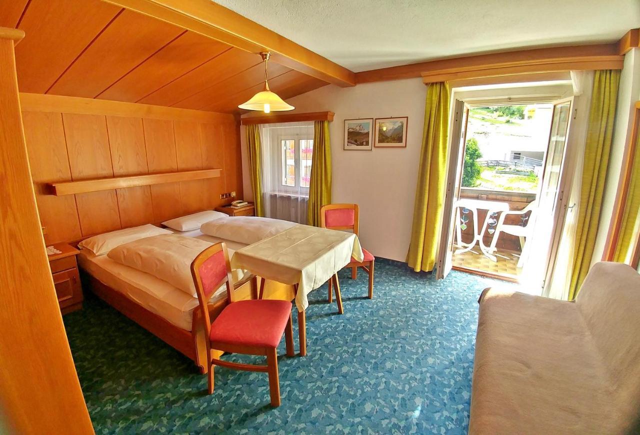 Garni Gabrieli Bed and Breakfast Corvara Exteriör bild