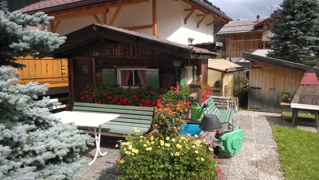 Garni Gabrieli Bed and Breakfast Corvara Exteriör bild