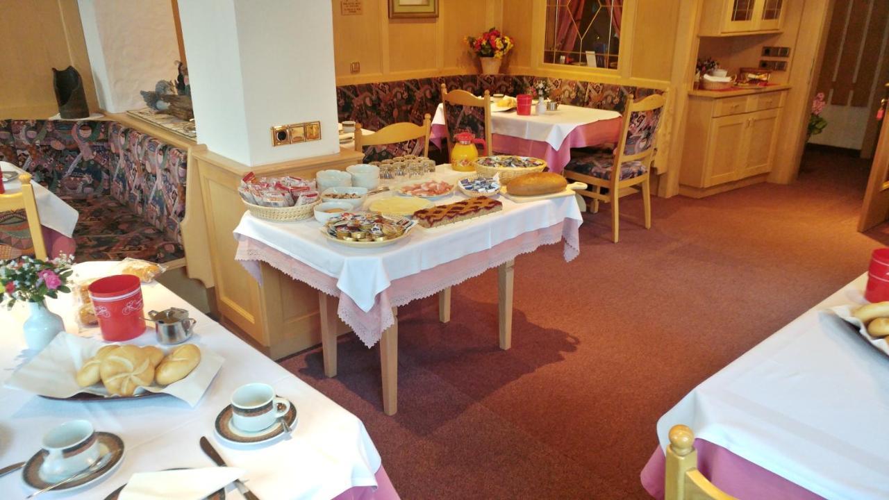 Garni Gabrieli Bed and Breakfast Corvara Exteriör bild