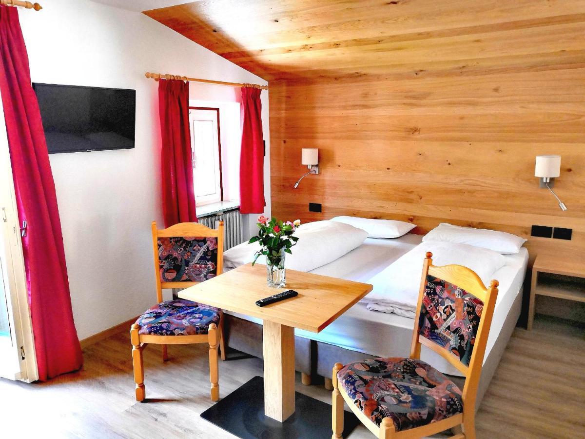 Garni Gabrieli Bed and Breakfast Corvara Exteriör bild