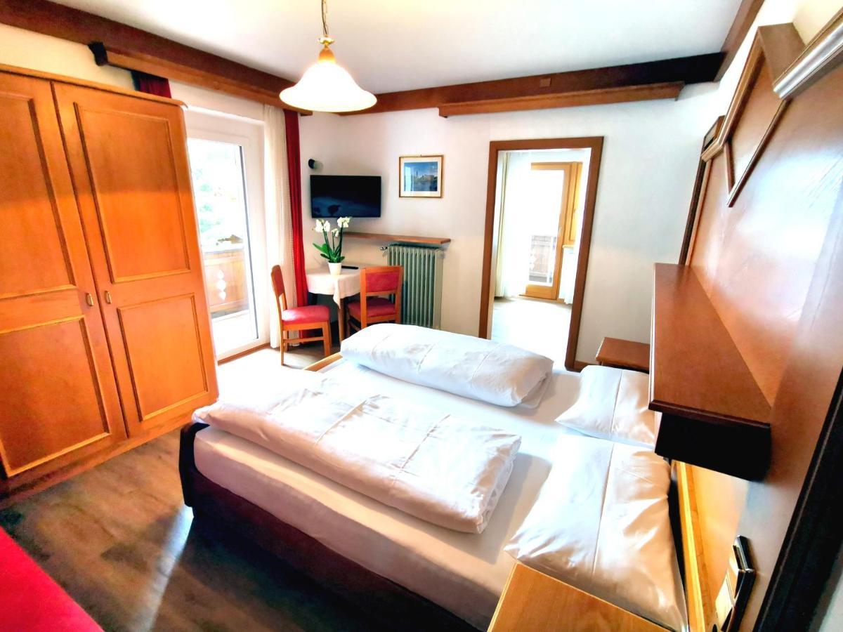 Garni Gabrieli Bed and Breakfast Corvara Exteriör bild